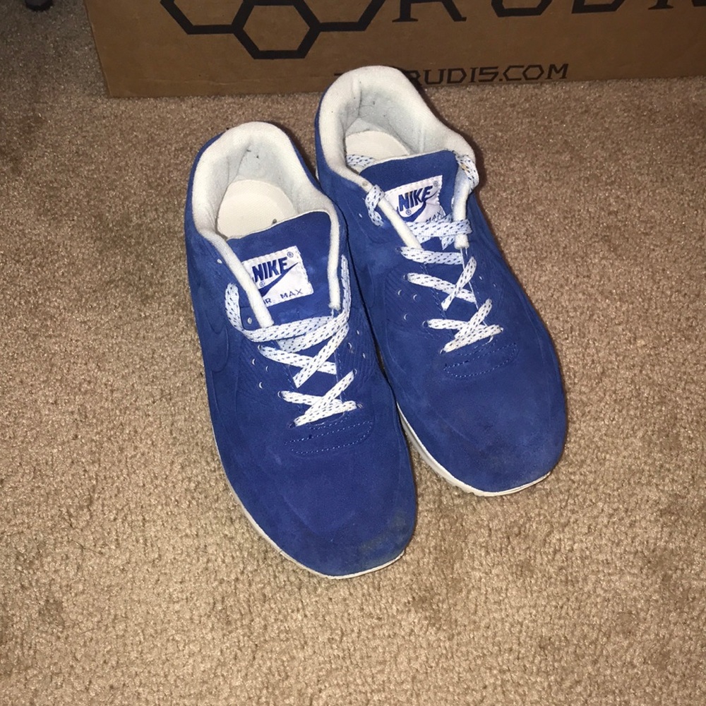 NIKE AIR MAX athletic shoes // size 8